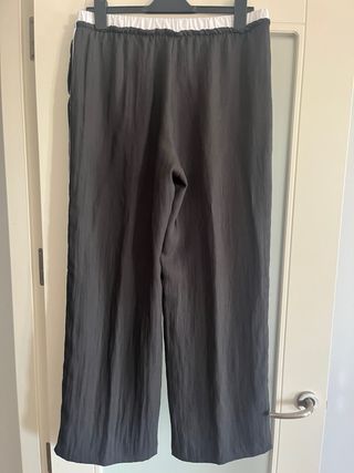 Pantalón ancho de Zara
