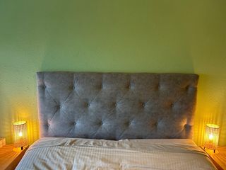 Cabecero de tela gris