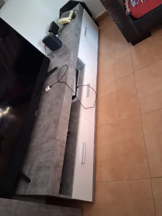 Mueble de comedor gris y blanco