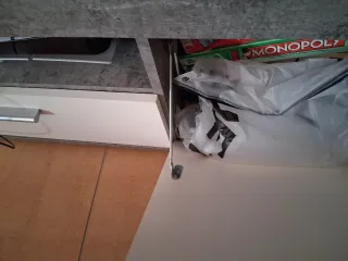 Mueble de comedor gris y blanco