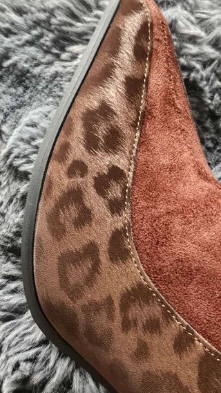 Botines de cuero con pelo de caballo