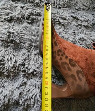 Botines de cuero con pelo de caballo