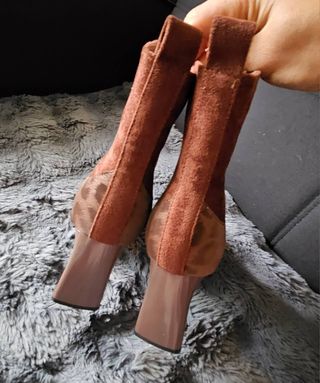 Botines de cuero con pelo de caballo