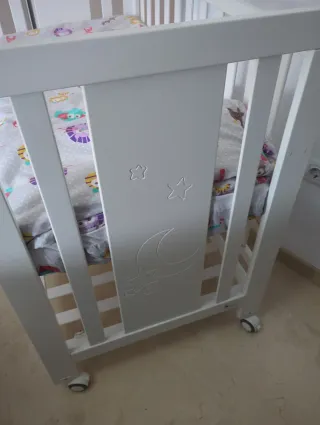 Cuna colecho grande con ruedas + accesorios