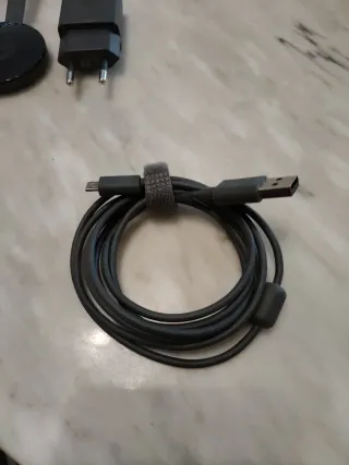 Google Chromecast + Cargador y Cable. Sin la caja