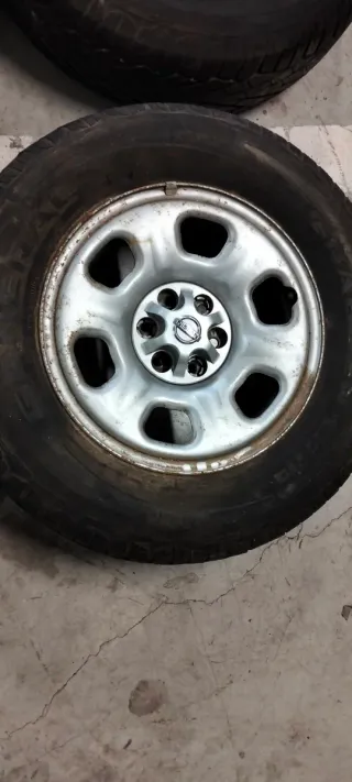 Llantas Nissan Navara con Neumáticos