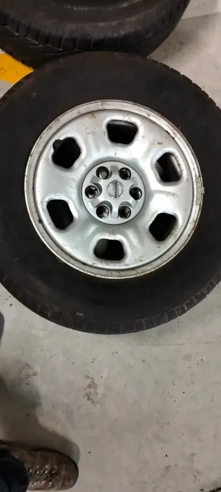 Llantas Nissan Navara con Neumáticos