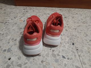 Zapatillas deportivas rosas y violetas talla 39