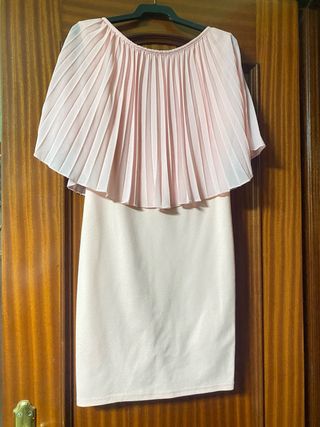 Vestido rosa talla S con capa plisada