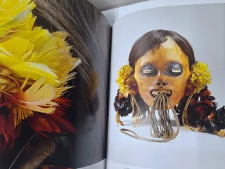 Arte en la cabeza y el cabello. ARTE DEL MUNDO