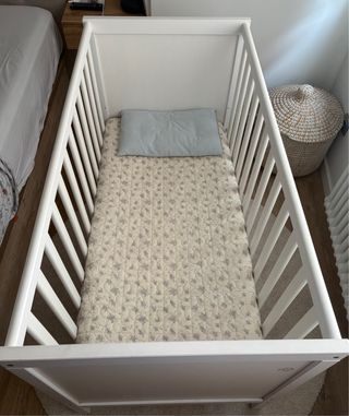 Cuna de bebé blanca