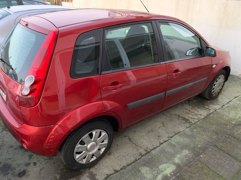 Ford Fiesta TDCI - foto 1