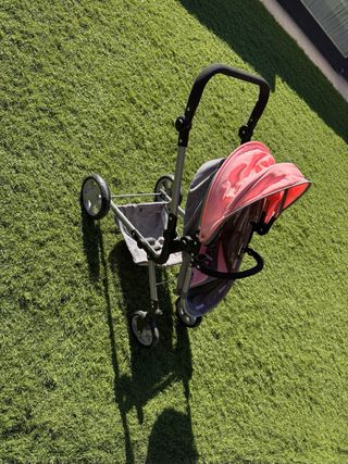 Carrito de muñecas rosa y gris