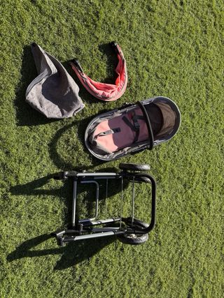 Carrito de muñecas rosa y gris