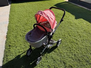 Carrito de muñecas rosa y gris