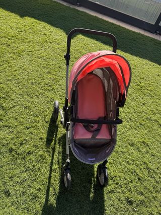 Carrito de muñecas rosa y gris