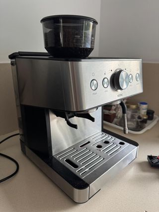 Cafetera Koenic KEM 21524 M con Molinillo