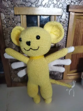 Amigurumi Amarillo con Alas Hecho a Mano