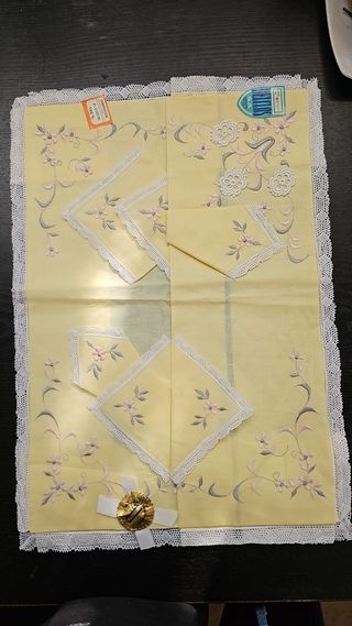 Mantelería Delclos 6 servicios bordada