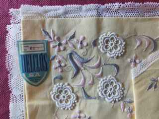 Mantelería Delclos 6 servicios bordada