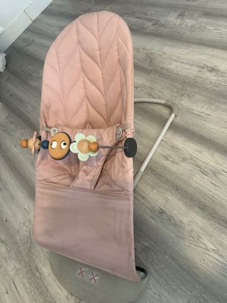 Hamaca Babybjorn Bliss Rosa + Juguetero