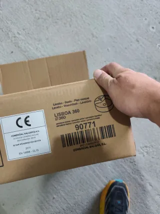 Lavabo sobre encimera de porcelana