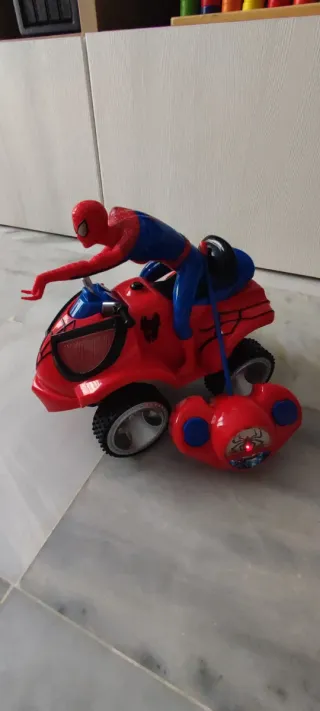 Coche teledirigido Spiderman