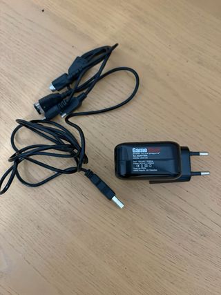 Nintendo DS con accesorios y juegos