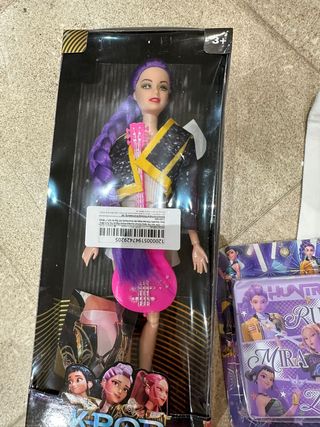 Pack K-Pop: Bolsa, Papelería y Muñeca Rumi