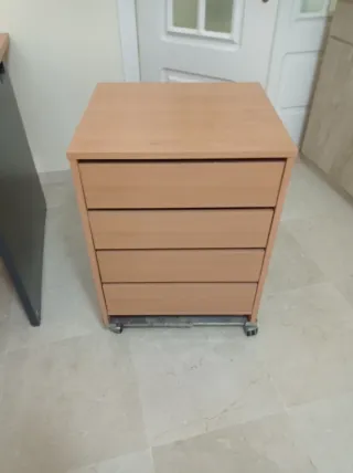 Mesa de oficina con cajonera