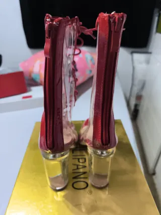 Botines transparentes con cordones rojos talla 38