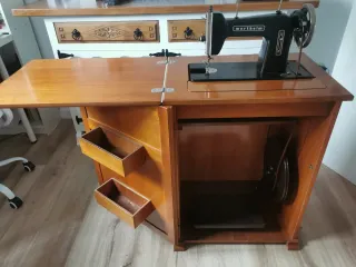 Máquina de coser antigua Wertheim