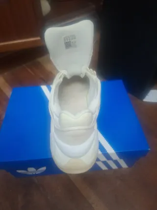 Zapatillas Adidas Onnova Beige Mujer en buen estad