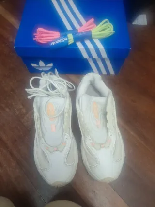 Zapatillas Adidas Onnova Beige Mujer en buen estad