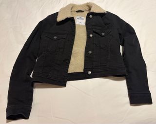 Cazadora Hollister negra con borreguillo T.XS