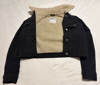 Cazadora Hollister negra con borreguillo T.XS
