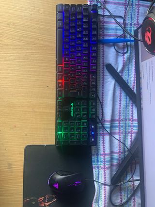 Torre Gaming Lenovo Legion Negra y Roja