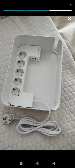 Caja para enchufes y cables
