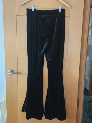 Pantalones negros acampanados de terciopelo