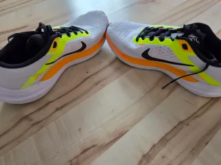 Zapatillas Nike Running Naranja y Blanco