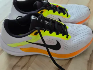 Zapatillas Nike Running Naranja y Blanco