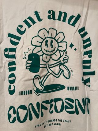 Camiseta Confident and Unruly