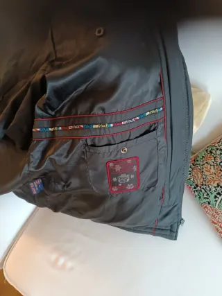 Chaquetón parka de invierno negra y marrón