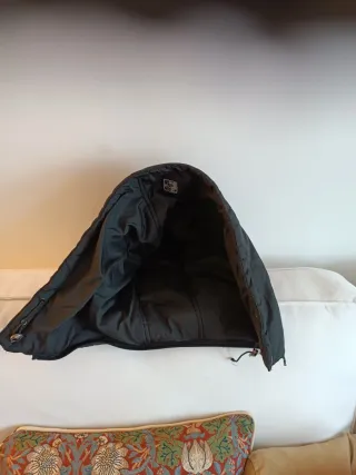 Chaquetón parka de invierno negra y marrón