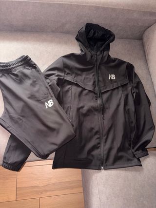 Conjunto deportivo New Balance negro