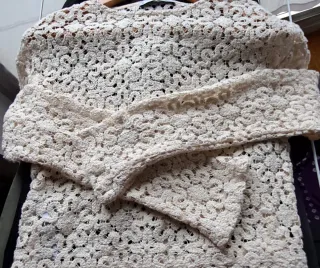 Jersey Mango de encaje color crudo. Talla S