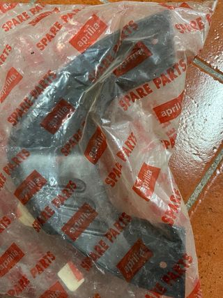 Aprilia SR 50 Agua Tapa Superior Carenado