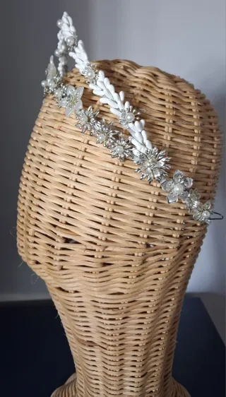 Tocado Novia Tiara Flores Perlas Plata Blanco