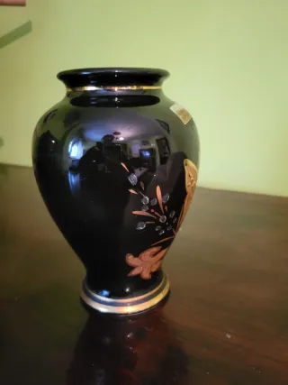 Jarrón decorado en oro de ley