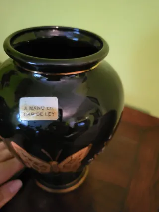 Jarrón decorado en oro de ley